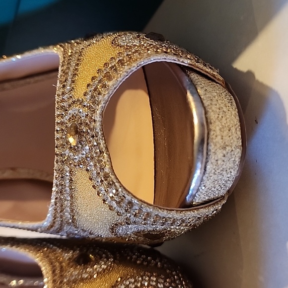 Lauren Lorraine "Elenor" nude size 8. New.  Looks more gold to me! - Picture 13 of 16